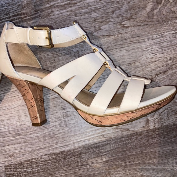 Naturalizer Shoes - Naturalizer Women's Dafny Dress Sandal size 6M